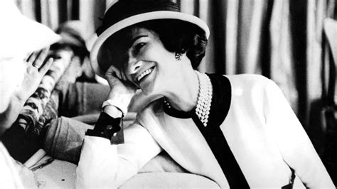 cintura stile chanel|Coco Chanel: una delle figure più influenti della moda.